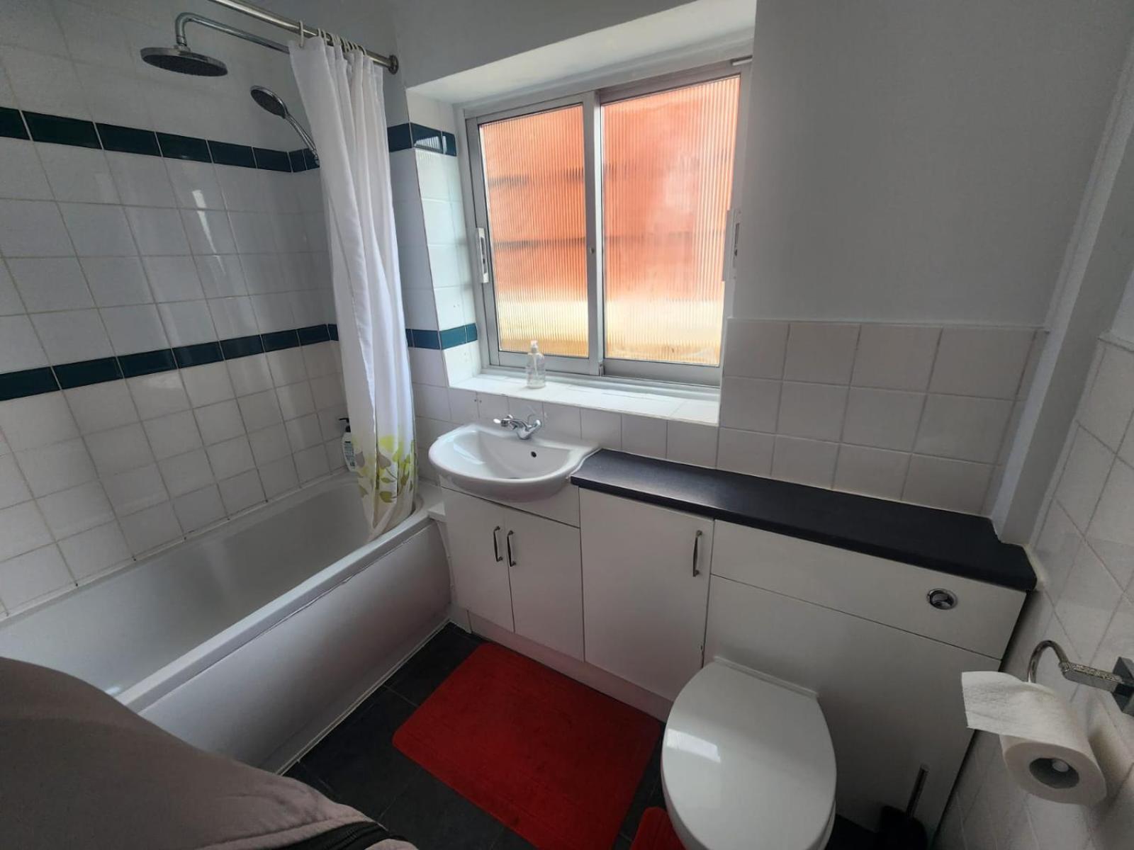 Charming 3-Bedroom Retreat With Modern Comforts South Ockendon Exterior photo